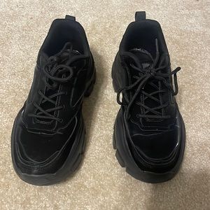 Black faux leather platforms sneakers